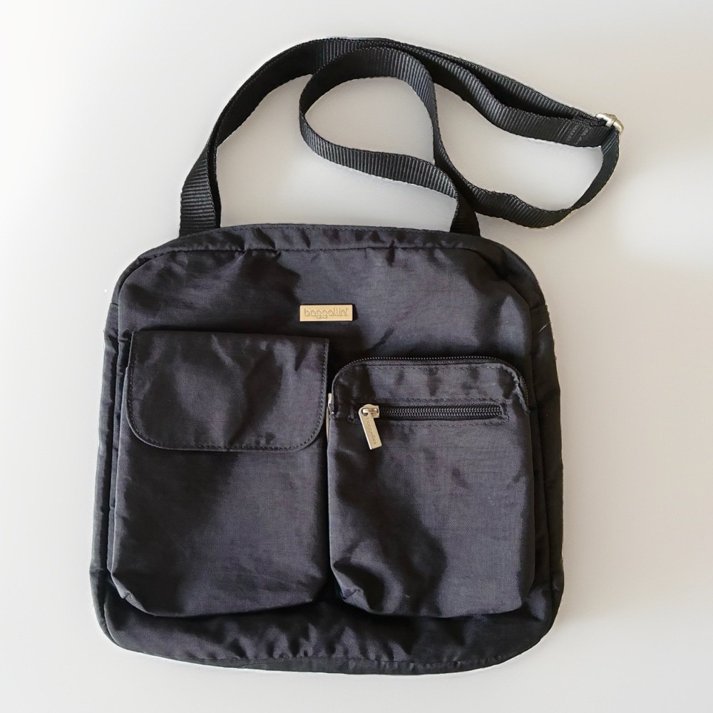 Baggallini Canyon Sleek Vacation Bag Black Pockets Adjustable Crossbody Travel